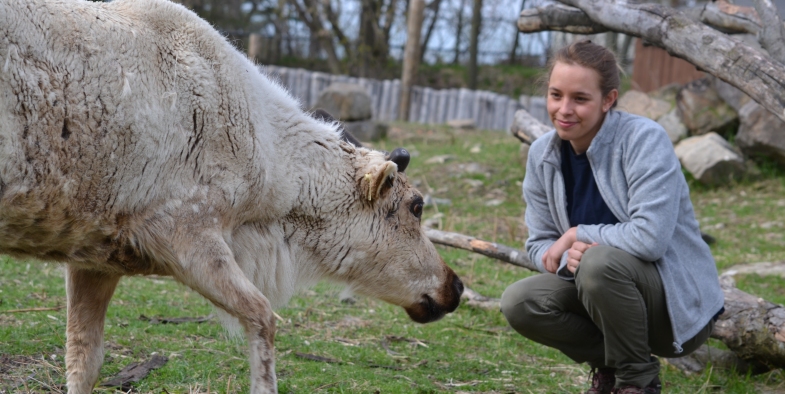 animalière et animal du Zoo Ecomuseum